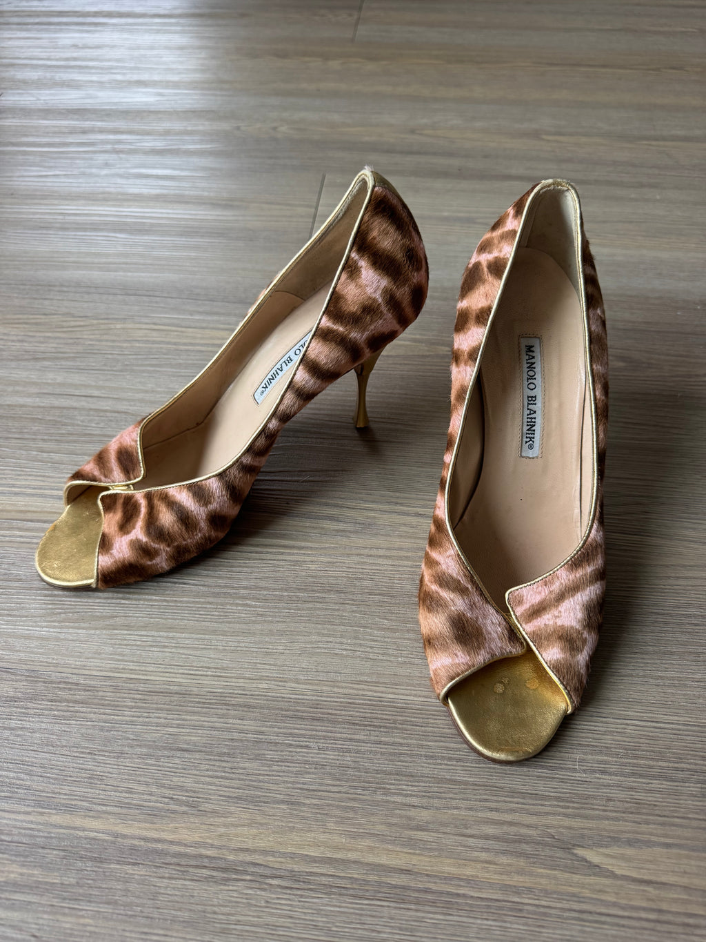Manolo Blahnik Leopard Print Calf Hair Pointed Toe Heel (39.5)