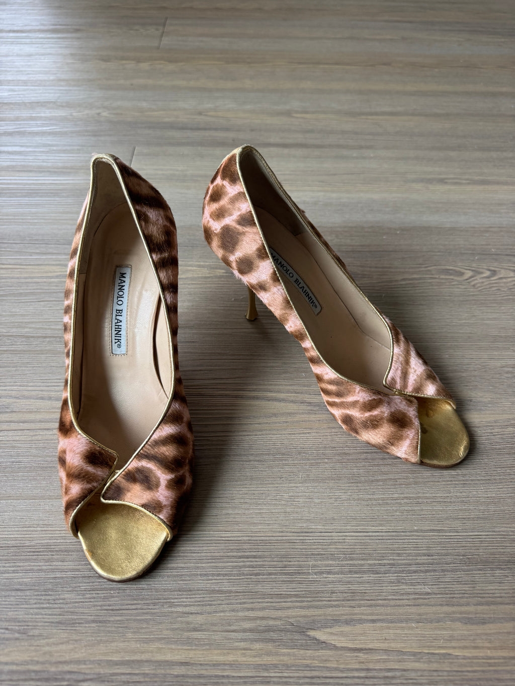 Manolo Blahnik Leopard Print Calf Hair Pointed Toe Heel (39.5)