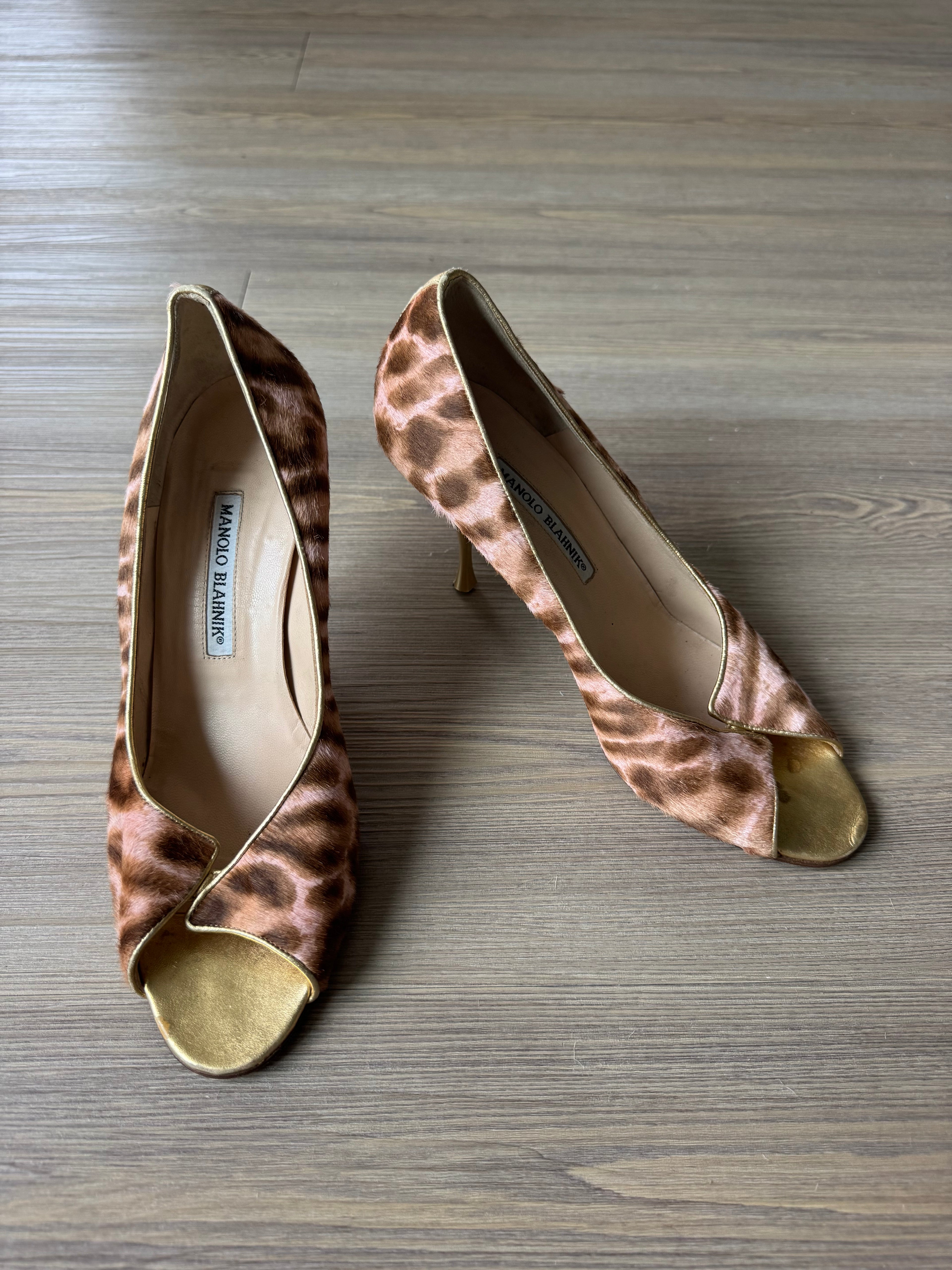 Manolo Blahnik Leopard Print Calf Hair Pointed Toe Heel (39.5)